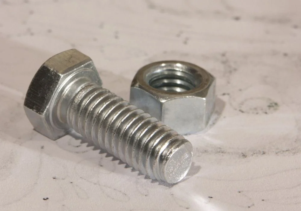 difference-between-nuts-and-bolts